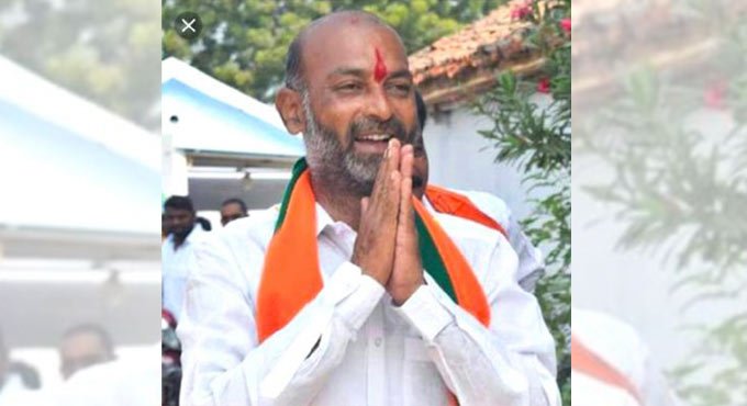 Bandi slammed for remarks against Telangana Police