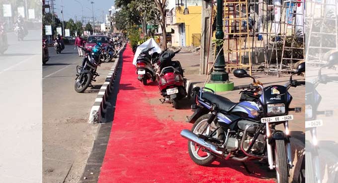 Warangal citizens want officials to stop illegal parking on bicycle track