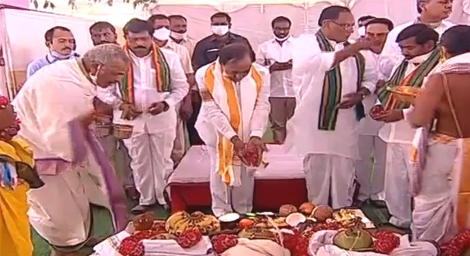 CM KCR lays foundation stone for 13 Lift Irrigation Schemes