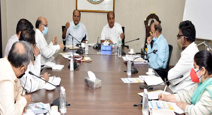 Set up ‘teams’ for studying new modules in Dharani: CS to officials