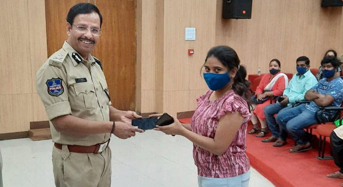 Cyberabad Crimes Wing traces 200 lost mobile phones