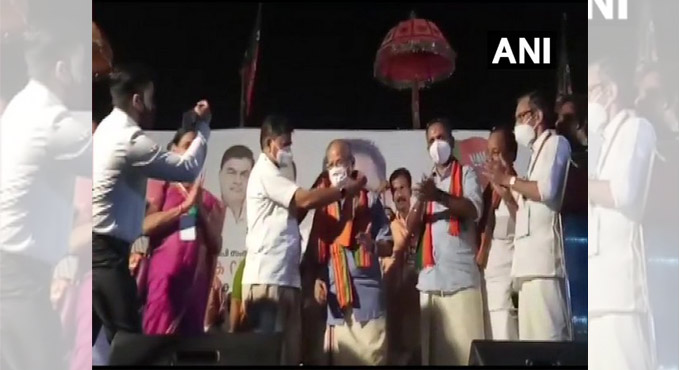 ‘Metro Man’ E Sreedharan formally joins BJP