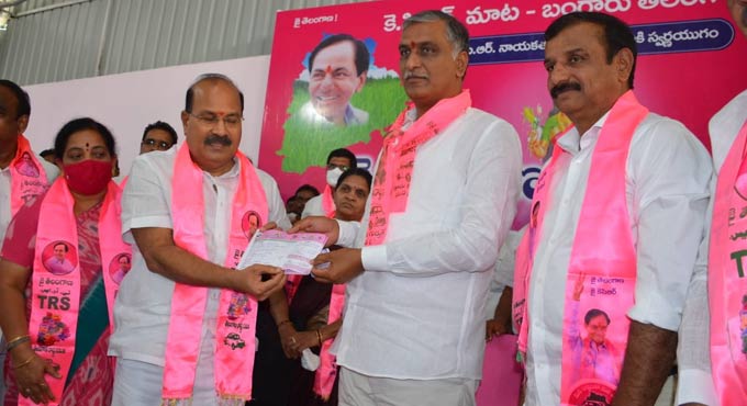 Harish Rao launches TRS membership drive in Siddipet
