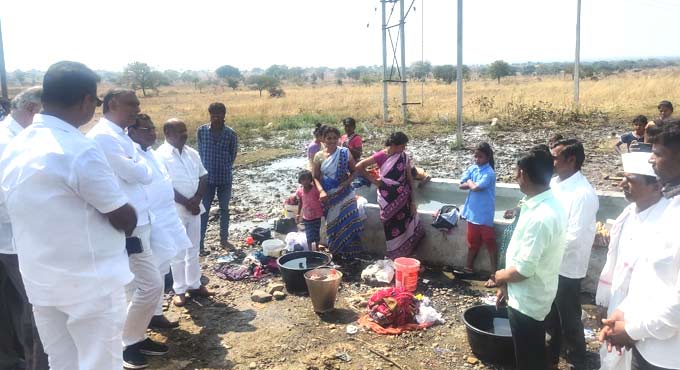 Harish interacts with Karnataka villagers at State border
