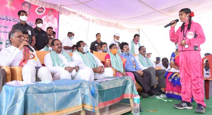 Sangareddy: Harish Rao inaugurates new school building, interacts with students
