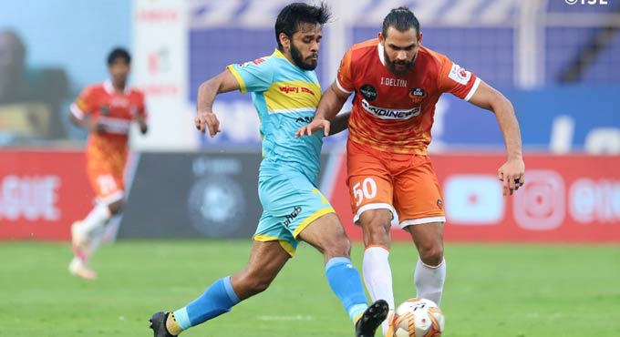 ISL 7: Goa hold Hyderabad to enter playoffs, set new unbeaten record