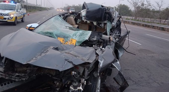 Hyderabad: Four injured after car rams truck on ORR