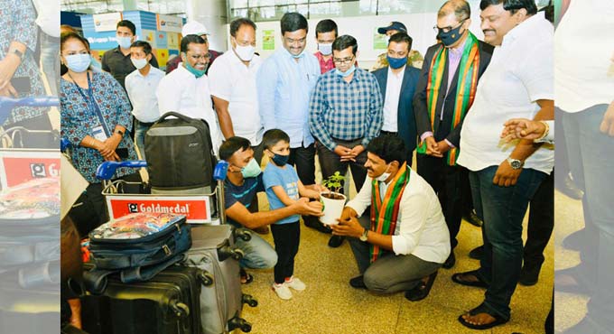 Santosh Kumar distributes medicinal plants to passengers at RGIA