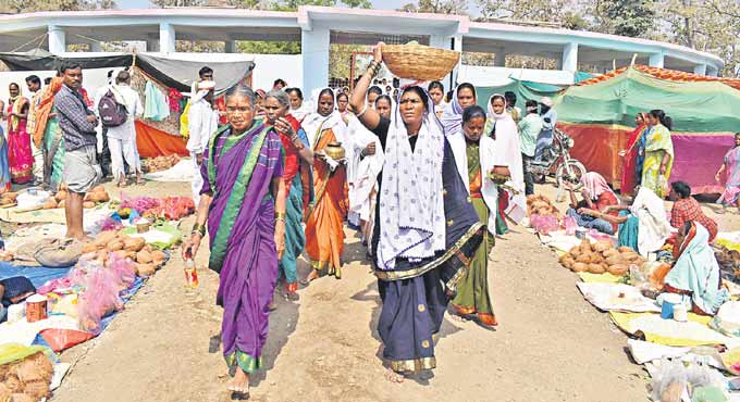 Scores of tribals throng Nagoba Jatara in Adilabad
