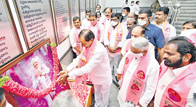 Telangana: KCR pulls up party MLAs with ‘attitude’