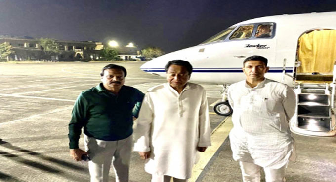 Congress leader Kamal Nath has narrow escape as hospital lift crashes