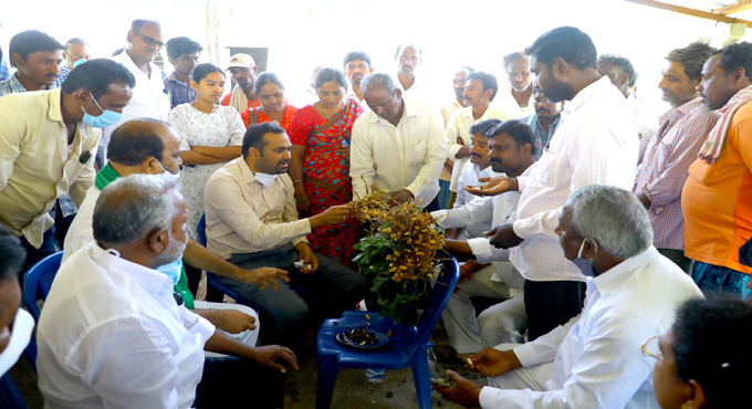 Crop diversification helps Telangana’s groundnut farmers gain good yield and record price  