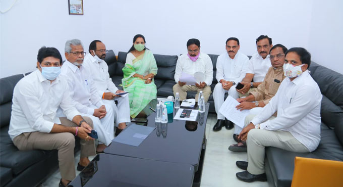 Telangana: MLC delegation led by Kavitha seeks funds