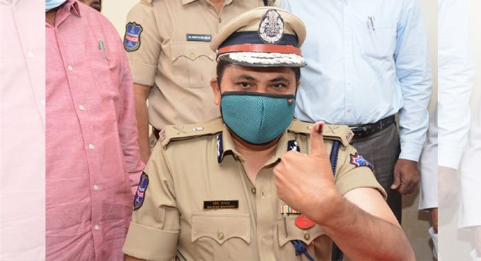 WATCH: Rachakonda Police Commissioner Mahesh Bhagwat takes Covid vaccine