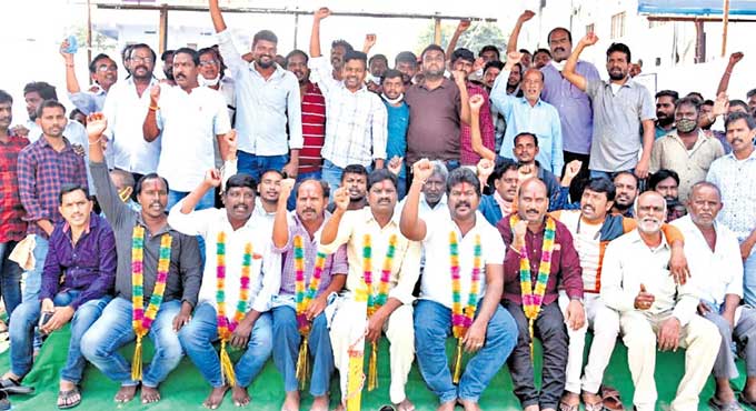 Telangana: Barbers in Mancherial stop giving haircut to protest other caste man opening salon