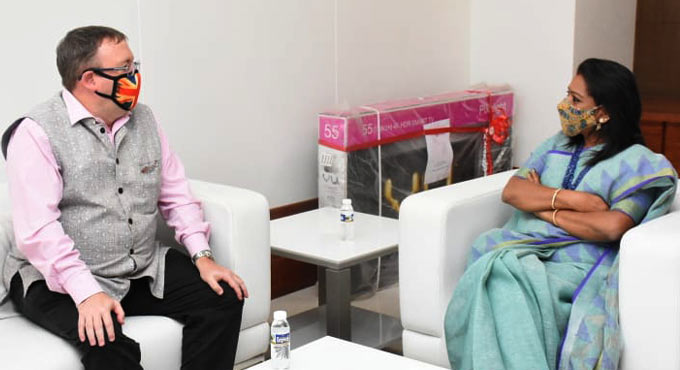 UK envoy calls on GHMC Mayor
