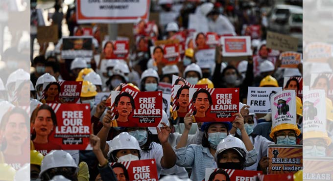 Myanmar protesters back on streets despite police violence