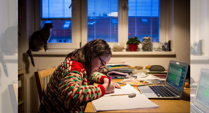 Students discuss pros and cons of online education