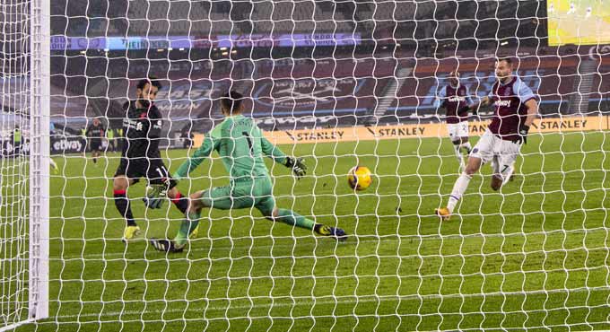 Salah ends goal drought, sets up Liverpool win