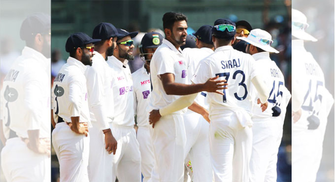 India inch towards series-levelling win, England 116-7 at lunch