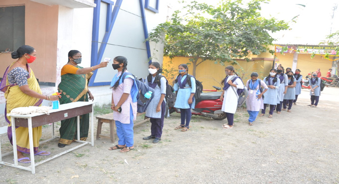 Mancherial School gives traditional touch to welcome students