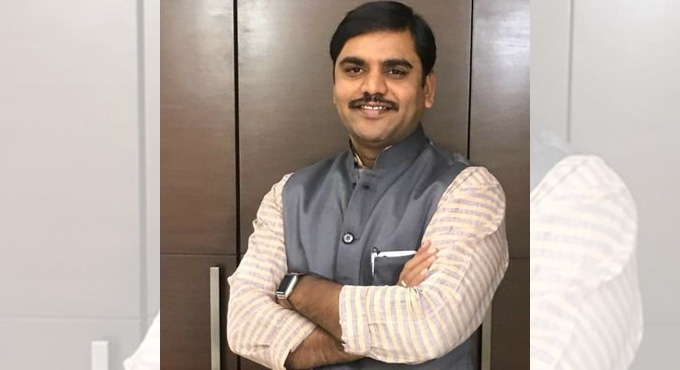 Amaravati activist hits BJP leader with slipper during TV debate