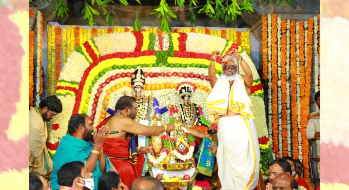 Nalgonda: Devotees throng Cheruvugattu to witness celestial wedding