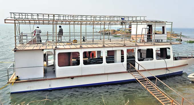 Double-decker boat cruise on LMD soon