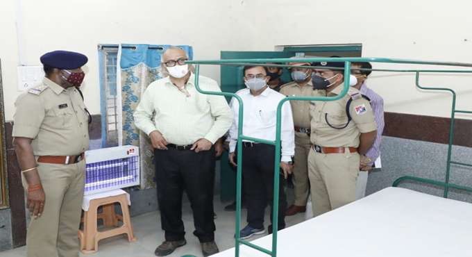 SCR GM makes surprise visit to Khammam railway station