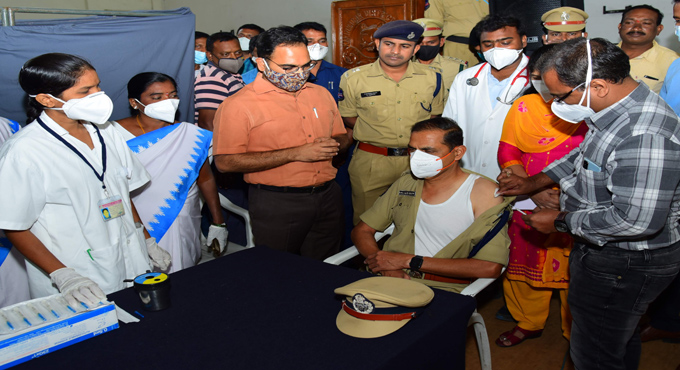 Karimnagar CP takes Covid vaccine
