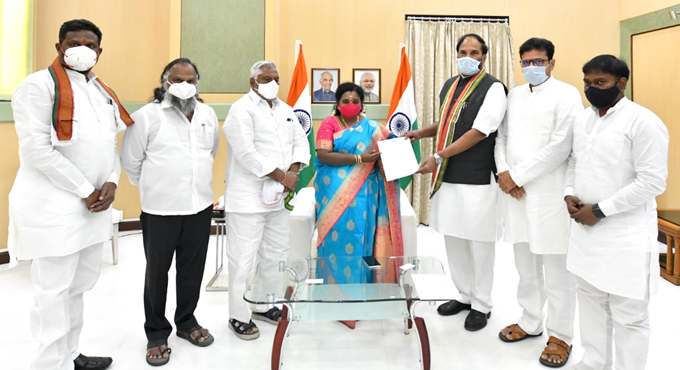 Telangana Congress urges Governor for CBI probe into lawyers’ killings