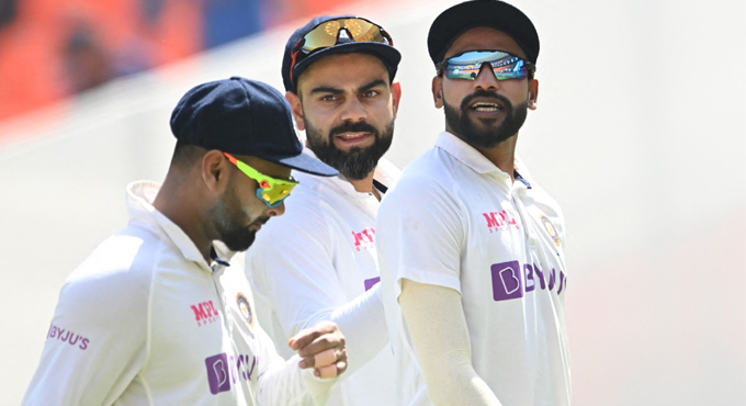 4th Test: England reduced to 74/3 at lunch