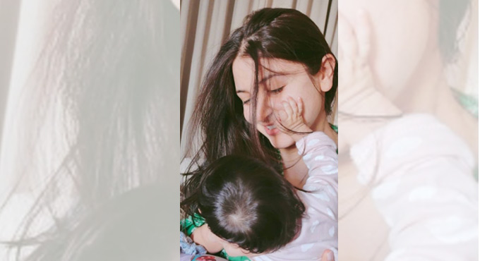 Virat shares endearing picture of Anushka with their daughter Vamika