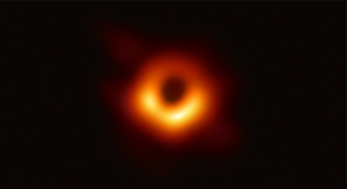 Astronomers obtain 1st image of black hole’s magnetic fields