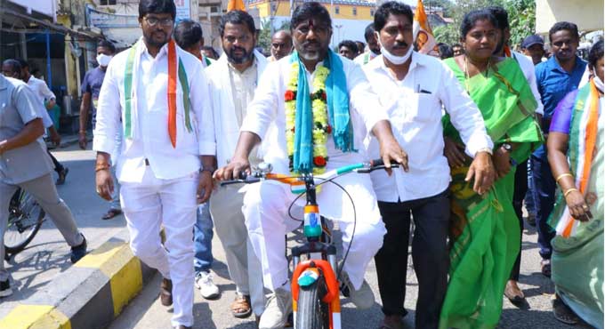 Bhatti embarks on ‘cycle yarta’ against hike in petrol, diesel and LPG prices