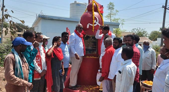 Centre destroying public property by privatising PSUs: CPI