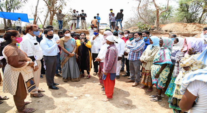 Officials told to provide basic facilities to NREGS labourers in Karimnagar