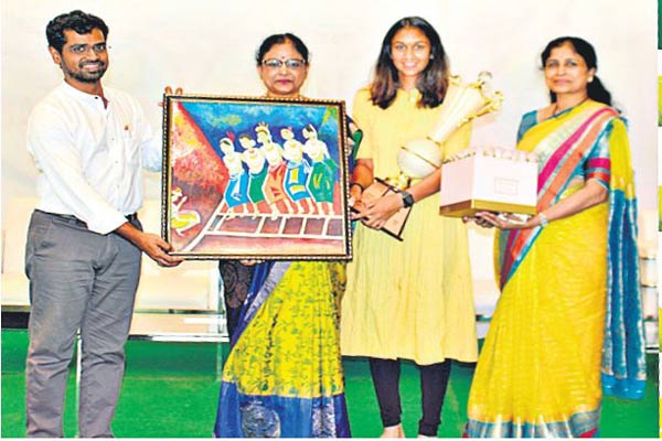 DPS Nacharam: Emerging tennis player Shrivalli felicitated