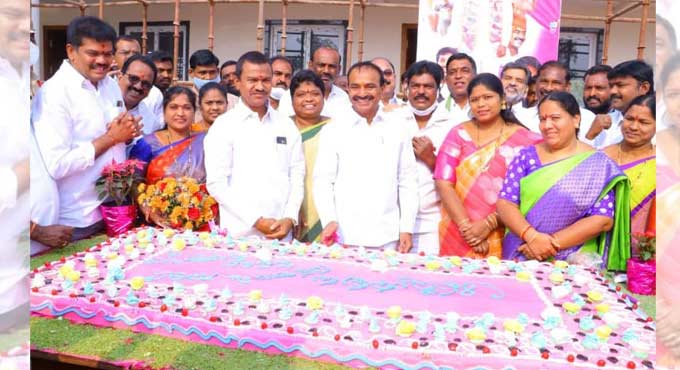 Eatala promises jobs for all widows in Huzurabad