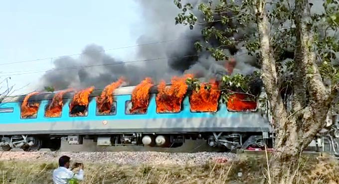 Fire breaks out in Shatabdi Express in Uttarakhand