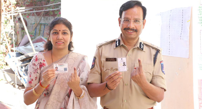 Graduates MLC Elections: Cyberabad CP Sajjanar voted at Red Hills
