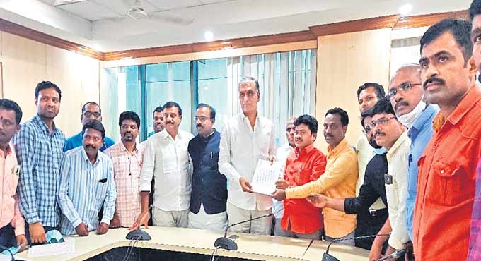 Harish slams Centre for reducing funds to Telangana