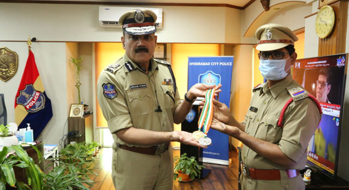 Hyderabad CP lauds Inspector for winning medals in shooting competition