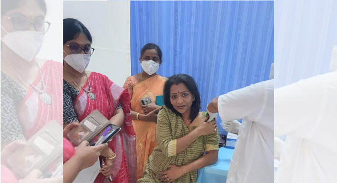 Hyderabad Mayor Vijayalakshmi takes Covid-19 vaccine