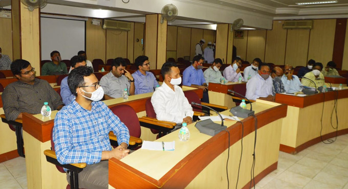 12 trainee IAS officers meet Nizamabad Collector