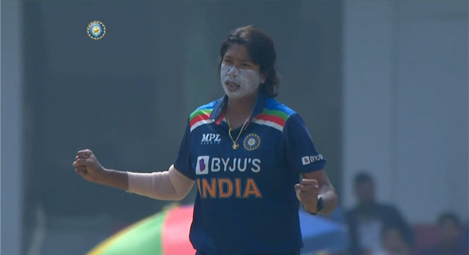 Jhulan Goswami takes four as India bowl out South Africa for 157 in 2nd ODI