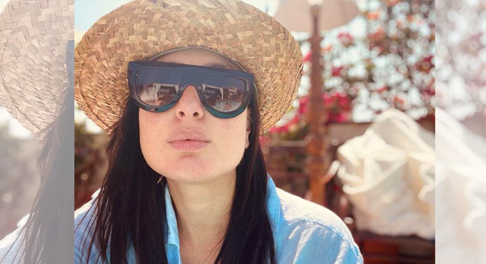 Kareena Kapoor Khan shares first picture post delivery