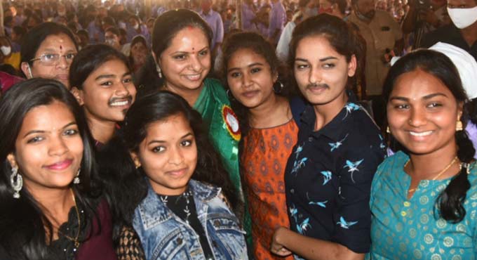 Women should march ahead with courage and self-confidence: Kavitha