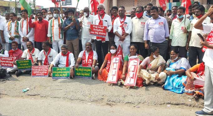 ‘Bharat Bandh’ evokes good response in Khammam