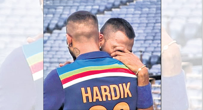 Krunal Pandya smashes fastest ODI 50 by a debutant